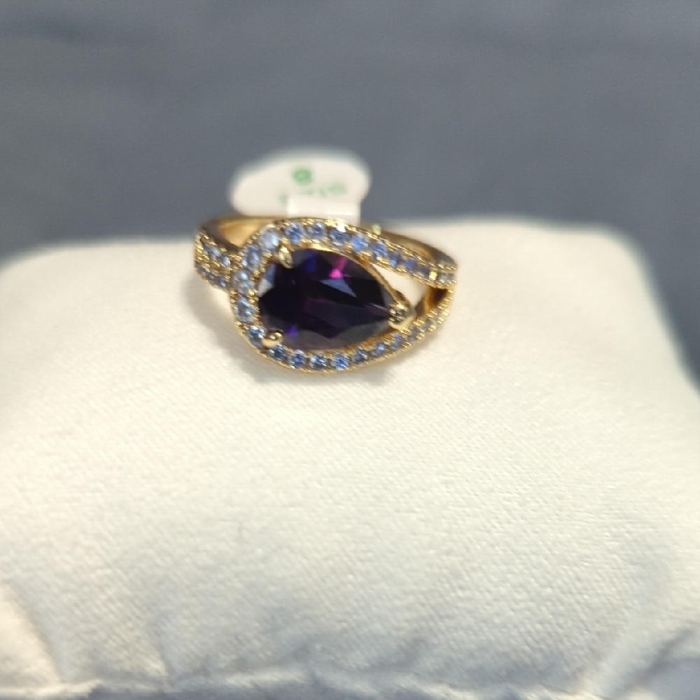 Elegant Gold and Purple Teardrop Ring